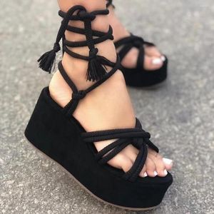 Sandaler 2023 Kvinnor Euro-America Style Flat Cross Strap Platform Shoes Open Toe Lace-Up Elegant höjd ökar