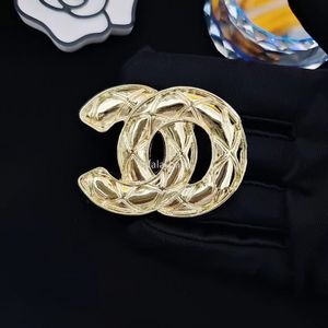 18K Gold Plated Letters Brooches Women Luxury Brand Designer Brooch Crystal Pearl Brooch Party Gift Jewelry Accessories