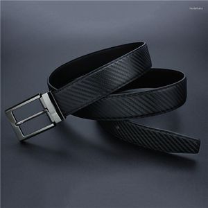 Bälten Mens Business Leather Belt Luxury Black Carbon Fiber With Gunmetal Pin Buckle Hållbar manlig remmelbälten