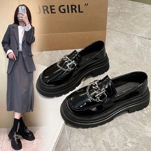 S Sandalen Frauen Schuhe Frühling und Herbst Britische Punk -Plattform Slip on Sladers Mode kleine Lederschuh Britih Loafer Fahi