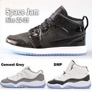 Jumpman 1 1s Barnskor 11s Low Designer Basket Sneakers Space Jam DMP Cement Gråuppfödda Baby Småbarnsskor Storlek 22-35