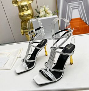 Suede Crystal Sandals Sexiga snygga höga klackar guldlackerade snidade höga klackar festskor plattformsdesigner fabriksskobox