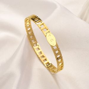 Jg1k Designer Gift Bracciale rigido Europa Marca placcato oro 18 carati Classico amore primaverile Gioielli di lusso in acciaio inossidabile