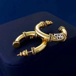 MQ örhängen skalle designer för kvinna högsta räknare avancerade material för man 5a t0p guld pläterad 18k europeisk storlek mode smycken lyx med ruta 002