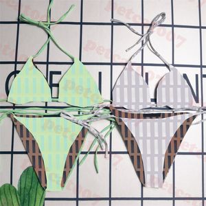 Letra feminina Bikini impresso Conjunto de roupas de banho verde de dupla face de casal de banho cinza