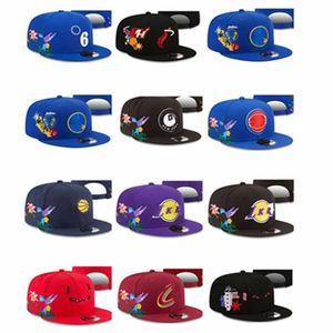 Großhandel Basket Caps Sommer-Basketball-Hüte Snap-Backs Outdoor Hip Hop Alle Teams Verstellbare Kappe Grau Stitch Heart „Serie“ „Vogelblumen“ gemischte Reihenfolge