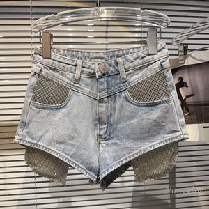 Kvinnors jeans 2023 Summer Y2K Shorts Kvinnor Rhinestone Pants Street Girl Metal Diamond Pocket Leak Design Denim