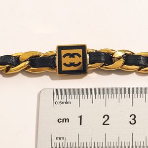 Lyxdesigner 18K Guldpläterad halsband för kvinnor märke C-bokstäver läder genom kedja halsband smycken tillbehör hög kvalitet aldrig blekna 13stil