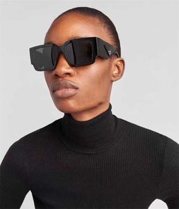 Designer Triangular Signature Cool Solglasögon Luxury Super High Quality New Box Ins Windnet Red samma stil Personlighetsplatta Män och kvinnor Trend