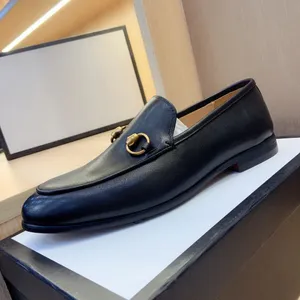 6 모델 디자이너 남자 드레스 슈즈 진짜 가죽 고급 웨딩 로퍼가 성공적인 남자 신발을위한 버클 캐주얼 브로그 옥스포드 공식 신발 장식