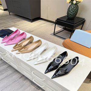 Designer-Klassiker, Freizeitschuhe, Damen-Slipper aus echtem Leder, einzigartige Kitten-Heels mit temperamentvoller, einfacher Textur, Schuhe mit niedrigem Absatz