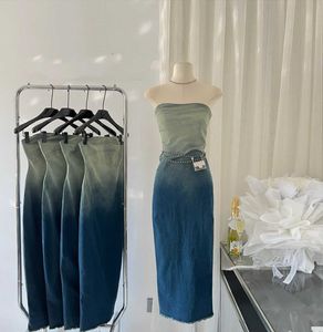 Lässige Kleider Stretch Farbverlauf ärmelloses dünnes Jeanskleid für Frauen Dame Streetwear Sommer trägerloses, figurbetontes langes Kleid P230515