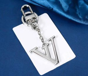 Charm designer nyckelchain märke nyckel spänne guld silver bokstav nyckel kedja handgjorda guld nyckelringar män kvinnor väska hänge gåva