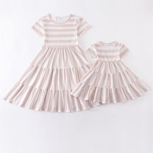 가족 일치 의상 Girlymax Spring Summer Parentage Clothe Baby Girls Mommy Me 핑크색 스트라이프 밀크 실크 드레스 230512