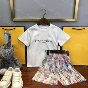 Conjunto de bebê 23ss conjuntos infantis roupas de grife para crianças Gola redonda Algodão puro impressão do logotipo Camiseta manga curta Cintura elástica dupla F Color Logo print shorts terno