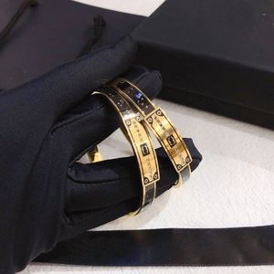Luxury 18K Gold Plated Bangle Bracelet Women Love Gifts Bracelet Classic Design Brand Cuff Bracelet Designer Stainless Steel Celtic Jewelry Wholesale
