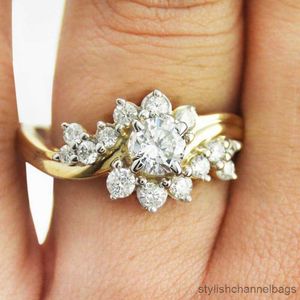 Anillos de banda Anillo de dedo femenino en forma de flor rica noble Flor de Albizia Color dorado con anillos de boda de compromiso de piedra