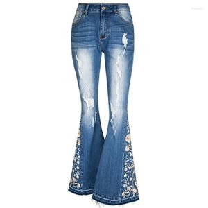 女性のジーンズはフレア女性ワイドレッグパンツ刺繍デニムズボン女性ビンテージ美学ベルボトムストリートウェア4xlを引き裂いた