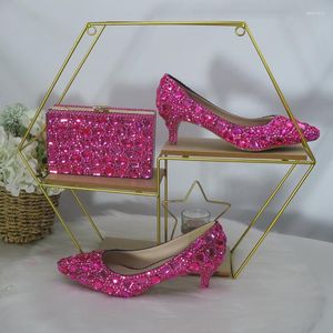 Sukienka buty Fuschia Pink spiczaste palce kryształowy ślub z pasującymi torbami kobiet na wysokim obcasie impreza i set kobieta