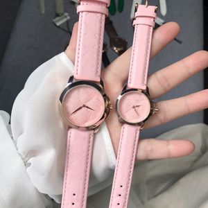 Yüksek kaliteli moda tasarımcı çift saat kuvars izle erkekler 39mm kadınlar 32mmwatches valentine hediye lüks deri izleme grubu