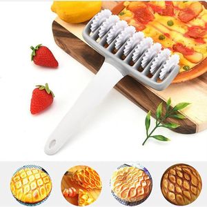 Backwerkzeuge 1 Stück Teig Gitter Roller Cutter Pull Net Rad Messer für Pizza Pie Cookie Loch Prägung Backformen Kunststoff DIY