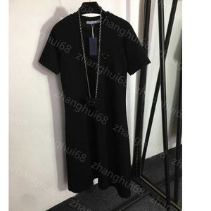 23ss donne vestono abiti firmati da donna abiti estivi catena marsupio impreziosito abito t-shirt manica corta gonna a T abbigliamento donna di alta qualità a1