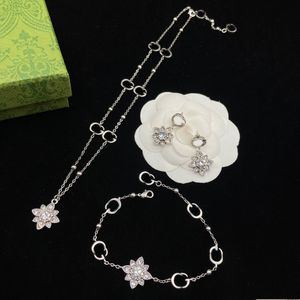 Vrdn Pendant Necklaces Designer Necklace Jewlery for Women Jewelry Diamond Flower Bracelet g with Box