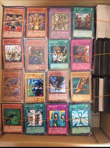 Kortspel Yu-Gi-OH 100st upprepar inte japanska/engelska originalsamlingskort Barnens lyckliga väska
