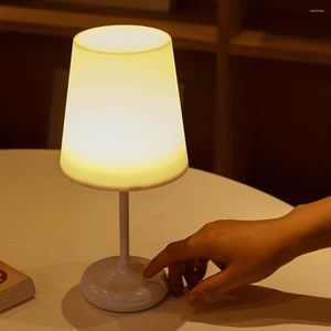 Bordslampor Läser nattljus Touch Bedside Lamp USB laddningsdisk med fjärrkontroll inomhusbelysning vardagsrum Restaurangdekor