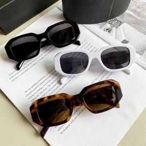 Óculos de sol triangulares de assinatura triangular de designer Luxo de luxo de alta qualidade polarizada para mulheres amor e sensação de ponta