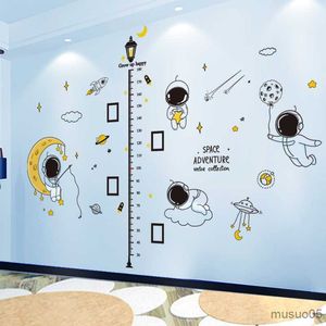 Adesivi giocattolo per bambini Astronauti spaziali Adesivi murali Altezza fai da te Decalcomanie murali per camerette Decorazione camera da letto per bambini