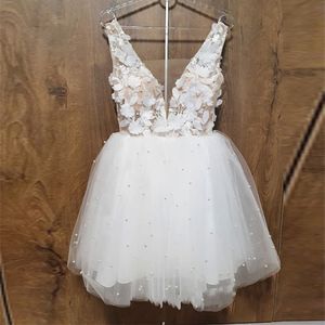 A-Linie Mini Kurzes Hochzeitskleid Sexy Elegant V-Ausschnitt Rückenfrei Blumen Brautkleid Partykleider Spitze Applikationen Vestidos De Novias