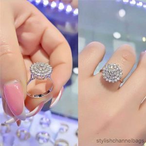 Band Rings Luxury Flower Shaped Rings for Women Full Paved Bling Wedding Ceremony Party Lady New Trendy Jewelry