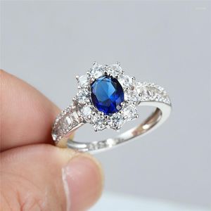 Ringos de cluster 6mm Oval Sapphire Engagem