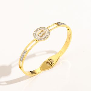 Commercio all'ingrosso di gioielli con bracciale polsino da regalo romantico da donna affascinante con diamanti a molla in oro di design
