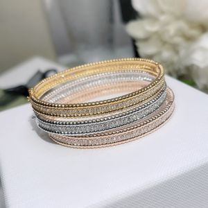 Pulseira de mulher de luxo, designer de trevo de folhas van moda de bracelete de ouro jóias para mulheres de alta qualidade acessórios de banquete de charme 6622