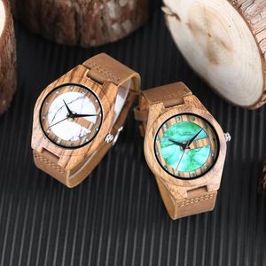Armbanduhren Herren-Holz-Quarz-Armbanduhr, Marmor/Jade, grüne Punkte, Zifferblatt, Retro-Uhr für Männer und Frauen, braunes Leder, natürliche Holzuhr