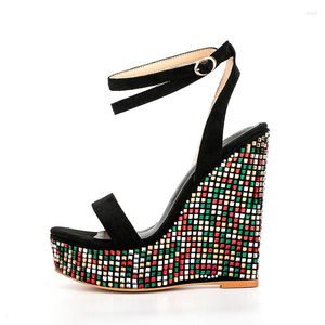 Sandaler Arden Furtado 2023 Summer Round Toe Peep Waterproof Platform Crystal Elegant Suede Buckle Strap Wedges