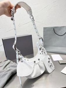 8AデザイナーバッグLe Cagole Women's UnderArm Bag FashionBikerBag Leatherシングルショルダークロスボディラグジュアリーハンドバッグクラシック財布