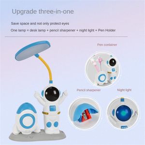 Lâmpadas de mesa estilo moderno astronauta lâmpada de lâmpada de caneta afiador função infantil lendo USB Carregamento Night Light