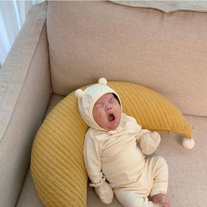 Pillows born Baby Nursing Pillows Moon Shape Cotton Soft Breastfeeding Pillow Washable Infant Feeding Waist Cushion Room Decor 230516