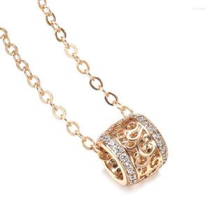 Anhänger Halsketten Exquisite aushöhlen Perlenkette für Frauen voll gepflasterte CZ Goldfarbe Hochzeitsaccessoires Mode vielseitiger Schmuck