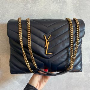 Toppkvalitet äkta läder loulou väskor lyxig designer axel quiltad väska handväska och handväska kvinnor koppling 10a pochette messenger tote cross body chain bags