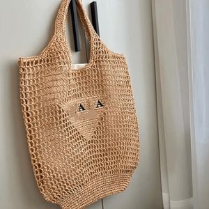 Designer-Tasche Strandtaschen Luxusmarke Hohlbuchstabe Strohtaschen Handtasche Mode Weben Umhängetasche