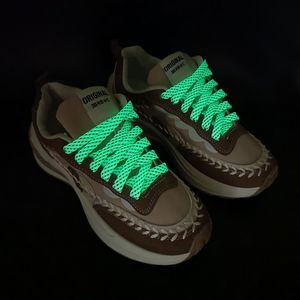 Lysande spräcklig konsistens Platt typ Snören 7,2 mm bred polyestermaterial Glow in the Dark Casual Sneaker Kvinna Nattlöparsnören