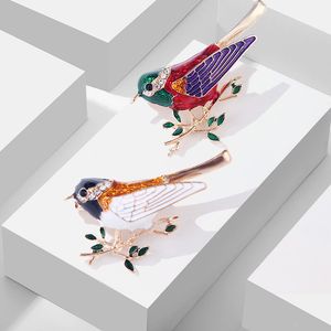 Söt djurmagpie brosch för män kvinnor kreativa fågelstift unisex kostym jacka klädhalsar stift spänne fashio smycken gåva