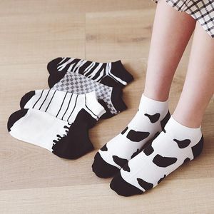 Kadınlar SOCKS 5 Çift Renkler İlkbahar ve Yaz Pamuklu Bayanlar Zebra Süt Kısa Siyah Beyaz Stil Çizgiler Sevimli Panda Renk