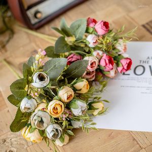 Kwiaty dekoracyjne naturalne wygląd 15 głów Mini jedwabne róże fałszywe małe sztuczne bukiety do domowej dekoracji ślubnej akcesoria imprezowe