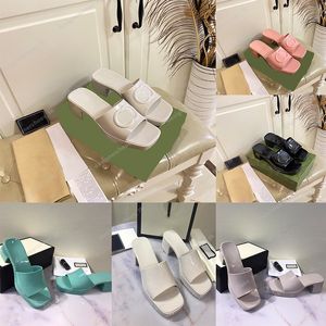 Designertofflor Jelly Slide Kvinnor Höga klackar Gummi Sandal Plattform Tofflor Chunky Heel Skor Sommar Präglade Flip Flops Med Box