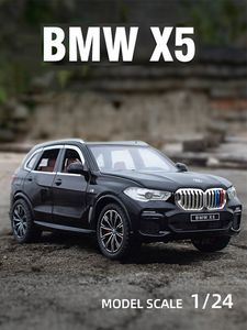 Diecast Model car 1 24 X5 Modello di auto in lega Simulazione Suono e luce Tirare indietro Fonde sotto pressione Veicoli giocattolo Suv Car Ragazzi Collezione Decorazione Regalo 230516